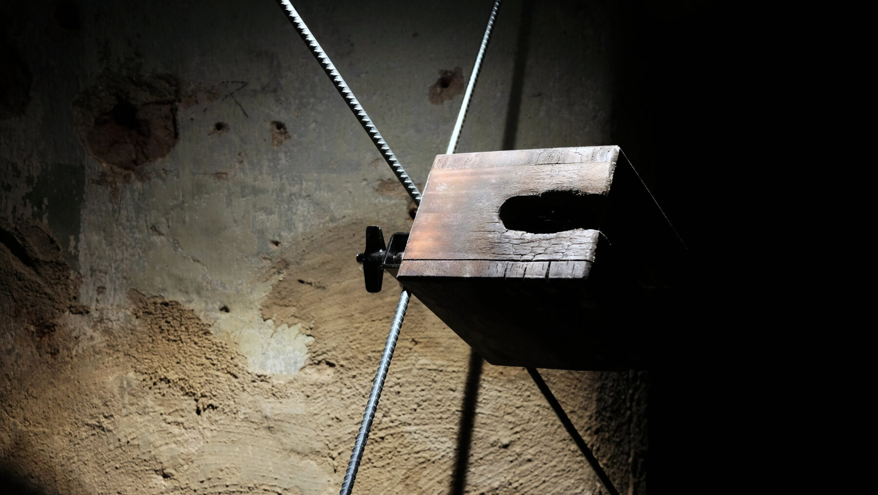 [derivative decay] — installation at Dat Bolwerck